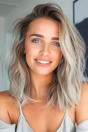 Rubio ceniza plateado platino balayage texturizado Lob.