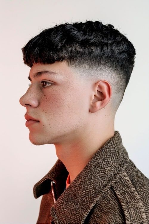 Corte de pelo Edgar con textura y desvanecimiento cónico.