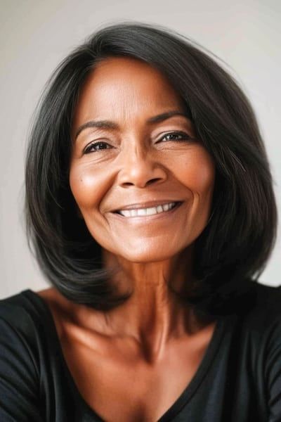 Peinado Bob Largo Redondeado para Mujeres Mayores de 60 con Cabello Fino.