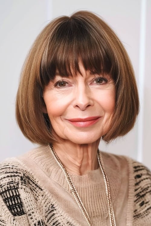 Peinado bob redondeado marrón chocolate con flequillo en mujer de unos 60 años.
