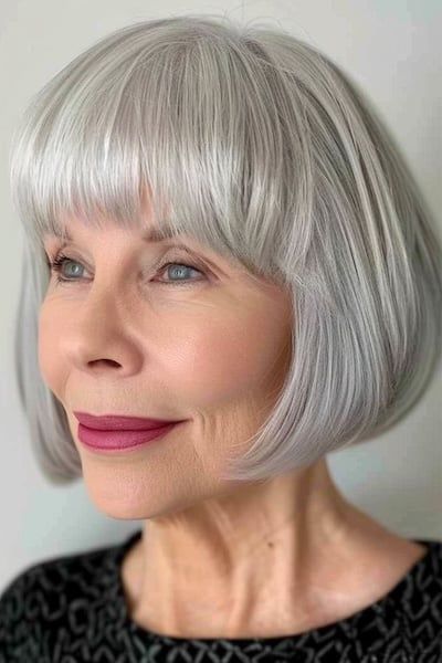 Peinado Bob con flequillo para mujeres de más de 50 años.