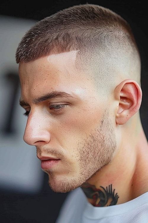 Corte al buzz Edgar para hombres.