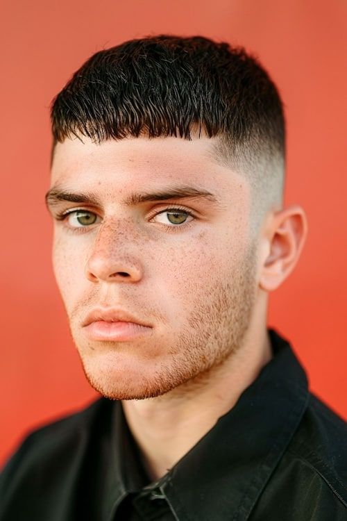 Corte de pelo Edgar con desvanecimiento alto Corte Edgar para hombres.