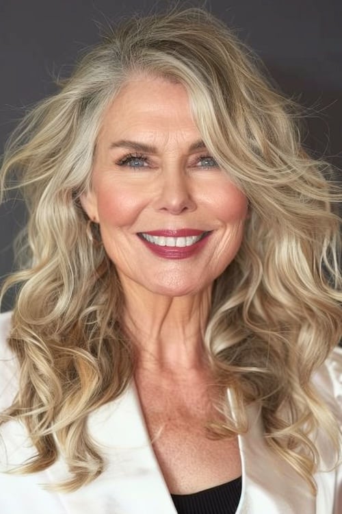 Peinado de media melena con ondas playeras para mujeres de más de 60 años.