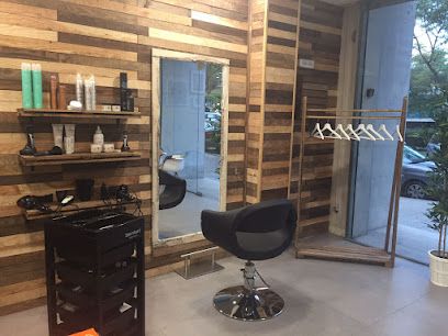 Hairlovers Perruquers