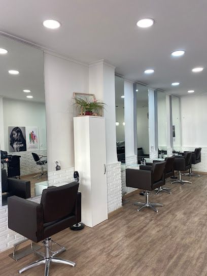 Ana Laura Peluqueros