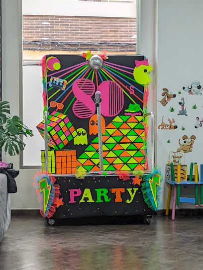 CRISTINA MONDÉJAR Peluquería Unisex.