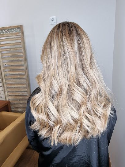 Peluquería Carballo | Lorena Lorenzo | Expertos en Balayages · Rubios y Novias