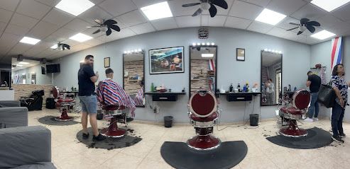 Albert Peluqueros barber